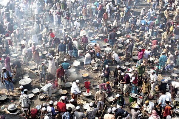 Ảnh “Cùng nấu ăn” của nhiếp ảnh gia Bangladesh K M Asad, Người chiến thắng hạng mục Thức ăn ngày lễ, Nhà tài trợ Champagne Taittinger , cuộc thi ảnh Pink Lady® Food Photographer of the Year 2020 - Sputnik Việt Nam