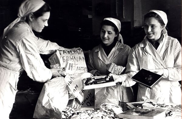 Nhà máy sô cô la «Tháng Mười Đỏ» trong khói lửa chiến tranh Nhà máy sô cô la «Tháng Mười Đỏ» trong khói lửa chiến tranh - Sputnik Việt Nam