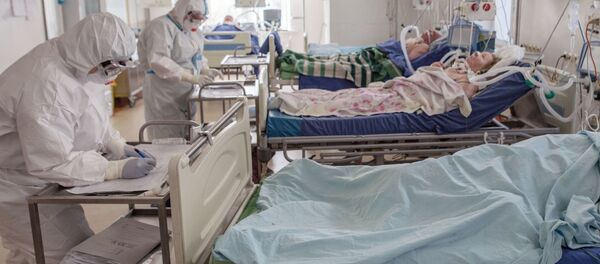Bệnh nhân và nhân viên y tế trong bệnh viện dành cho bệnh nhân nhiễm coronavirus tại bệnh viện A.N. Bakulev ở Moscow - Sputnik Việt Nam