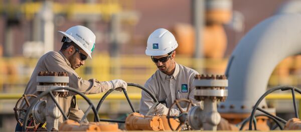 Kỹ sư của Công ty dầu mỏ Saudi Aramco Kỹ sư của Công ty dầu mỏ Saudi Aramco - Sputnik Việt Nam