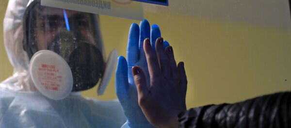 Медицинский работник в стационаре для больных COVID-19 в Тверской областной клинической больнице - Sputnik Việt Nam
