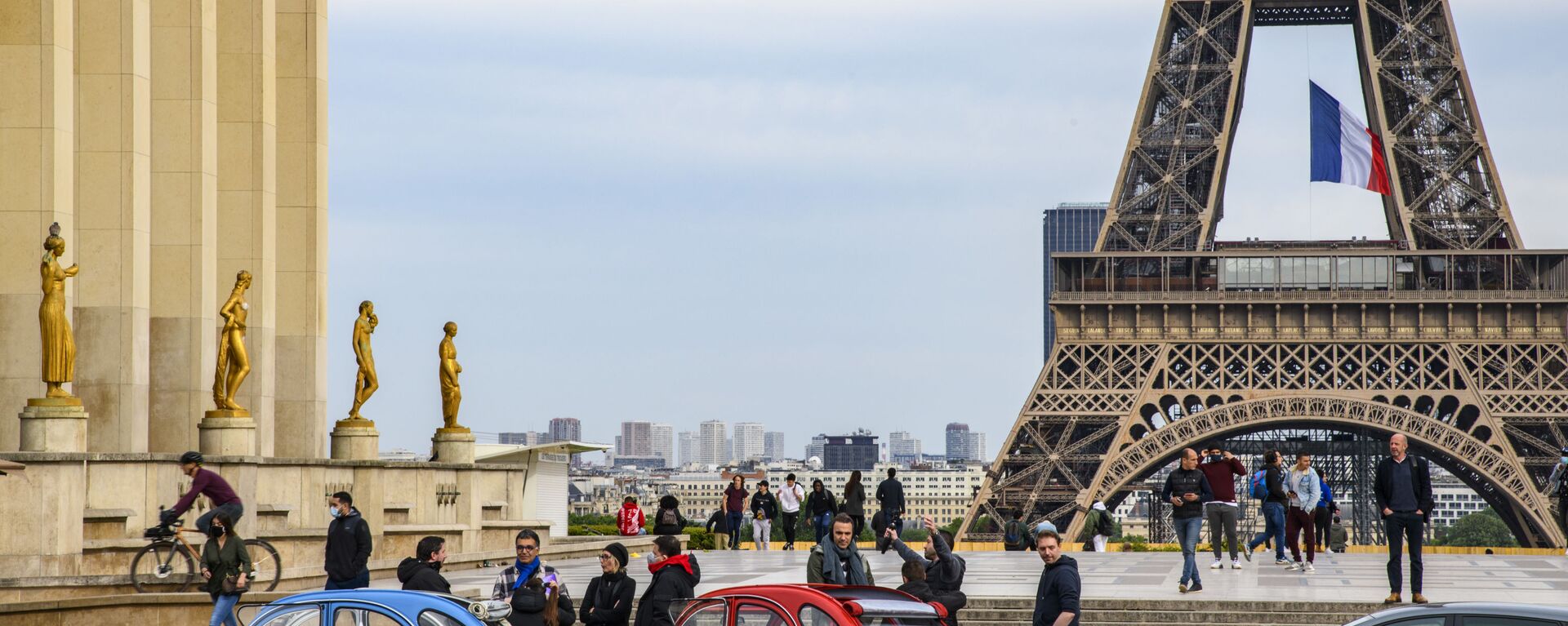 Khách tản bộ trên Quảng trường Trocadero ở Paris - Sputnik Việt Nam, 1920, 30.06.2022