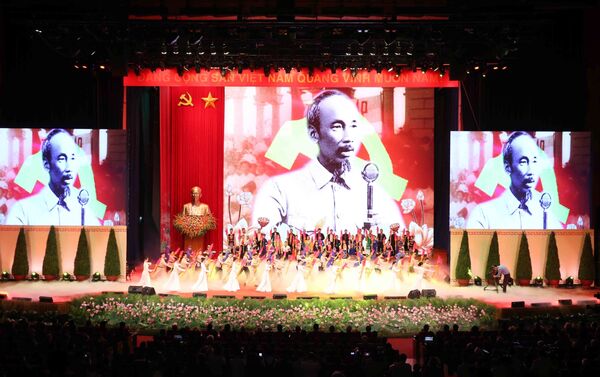 130 năm Ngày sinh Chủ tịch Hồ Chí Minh và chủ nghĩa anh hùng cách mạng Việt Nam 130 năm Ngày sinh Chủ tịch Hồ Chí Minh và chủ nghĩa anh hùng cách mạng Việt Nam - Sputnik Việt Nam