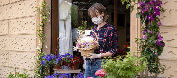 Người bán hoa trên đường phố Torino (Ý). - Sputnik Việt Nam