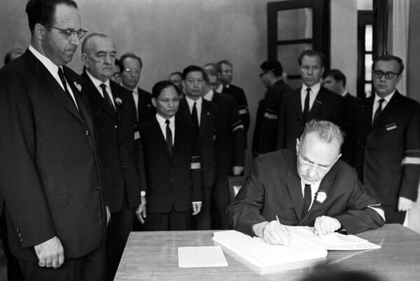 Có bao nhiêu phần đời Chủ tịch Hồ Chí Minh gắn với nước Nga? - Sputnik Việt Nam