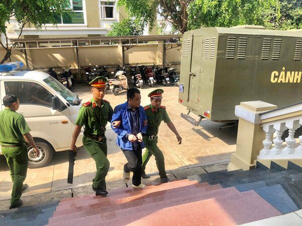 Đồng Nai: Vây xe, dọa giết cán bộ công an, Giang 36 lĩnh 4 năm tù - Sputnik Việt Nam