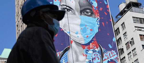 Hình ảnh trên tường của một tòa nhà ở New York Hình ảnh trên tường của một tòa nhà ở New York - Sputnik Việt Nam