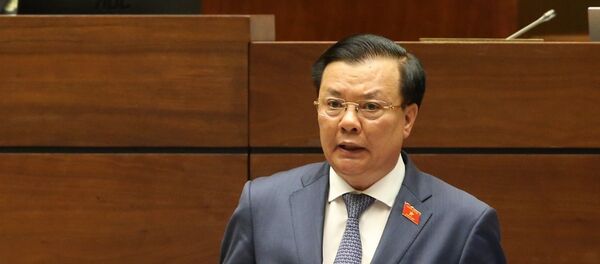 Bộ trưởng Bộ Tài chính Đinh Tiến Dũng giải trình làm rõ những vấn đề đại biểu Quốc hội nêu. Bộ trưởng Bộ Tài chính Đinh Tiến Dũng giải trình làm rõ những vấn đề đại biểu Quốc hội nêu. - Sputnik Việt Nam