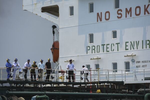 Không chỉ cung cấp nhiên liệu: Tàu chở dầu Iran thách thức lệnh cấm vận của Mỹ - Sputnik Việt Nam