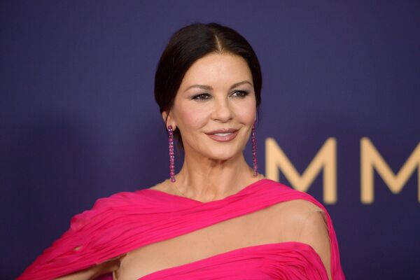 Nữ diễn viên Catherine Zeta-Jones tại lễ trao giải Emmy lần thứ 71 - Sputnik Việt Nam