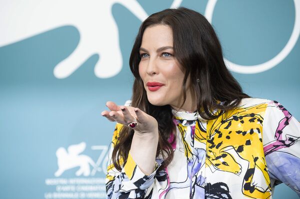 Nữ diễn viên Liv Tyler tại Liên hoan phim Venice - Sputnik Việt Nam