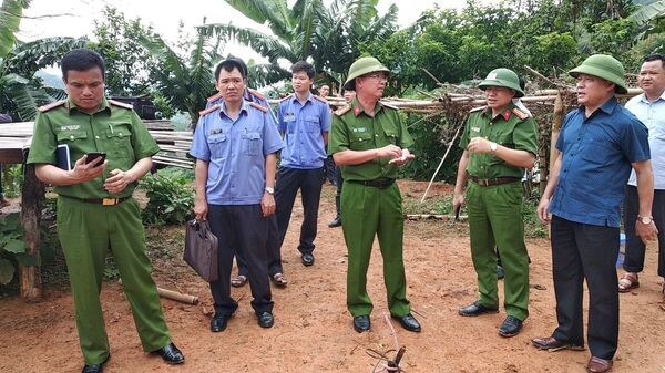 Các lực lượng chức năng có mặt tại hiện trường để điều tra vụ việc.  - Sputnik Việt Nam