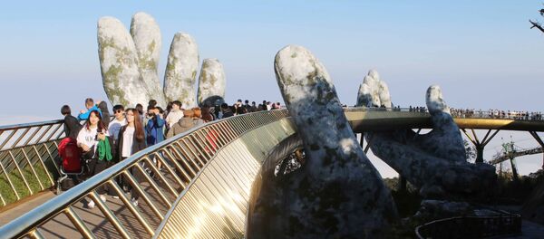 Khách đến tham quan Khu du lịch Bà Nà Hills (Đà Nẵng)  - Sputnik Việt Nam