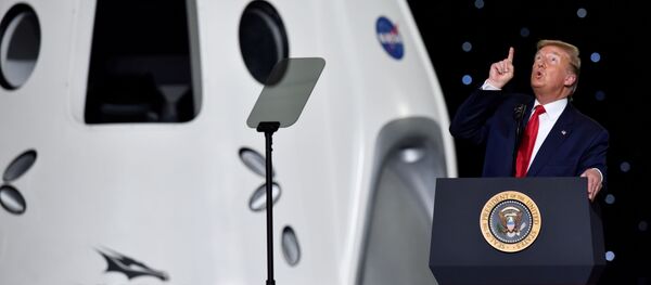 Tổng thống Mỹ Donald Trump sau vụ phóng tên lửa Falcon 9 Tổng thống Mỹ Donald Trump sau vụ phóng tên lửa Falcon 9 - Sputnik Việt Nam