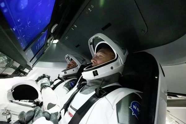 Chuyên gia Mỹ so sánh bộ đồ không gian SpaceX với Sokol của Nga Chuyên gia Mỹ so sánh bộ đồ không gian SpaceX với Sokol của Nga - Sputnik Việt Nam