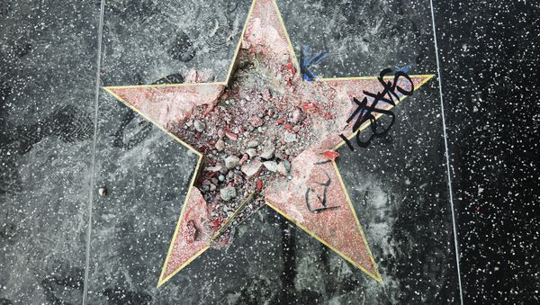 Ngôi sao của ông Donald Trump trên Đại lộ Danh vọng ở Hollywood Ngôi sao của ông Donald Trump trên Đại lộ Danh vọng ở Hollywood - Sputnik Việt Nam