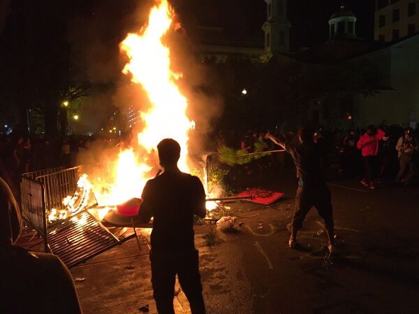 Nhà phân tích chính trị: Không thể đối phó với biểu tình ở Mỹ bằng phương pháp thông thường Nhà phân tích chính trị: Không thể đối phó với biểu tình ở Mỹ bằng phương pháp thông thường - Sputnik Việt Nam