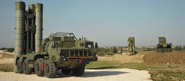 Tổ hợp tên lửa chống máy bay Nga S-400 đã triển khai ở Syria Tổ hợp tên lửa chống máy bay Nga S-400 đã triển khai ở Syria - Sputnik Việt Nam