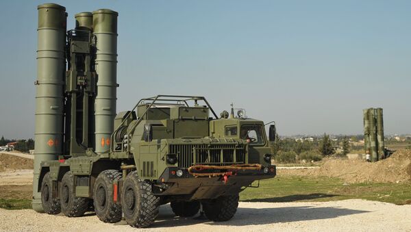 Tổ hợp tên lửa chống máy bay Nga S-400 đã triển khai ở Syria - Sputnik Việt Nam