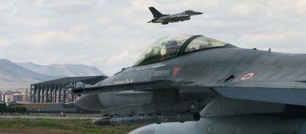 Quân đội Thổ Nhĩ Kỳ ngừng các chuyến bay qua Syria - Sputnik Việt Nam