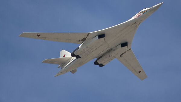 Máy bay ném bom - mang tên lửa chiến lược Tu-160 “Alexandr Novikov” - Sputnik Việt Nam