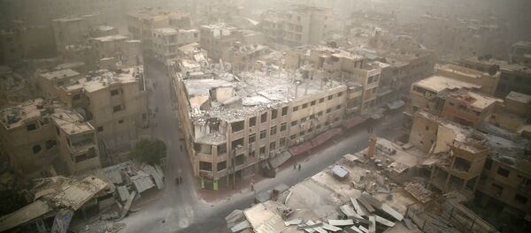 Những ngôi nhà bị phá hủy ở thị trấn Duma thuộc vùng Damascus - Sputnik Việt Nam