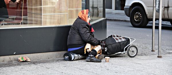 Một người vô gia cư trên đường phố. - Sputnik Việt Nam