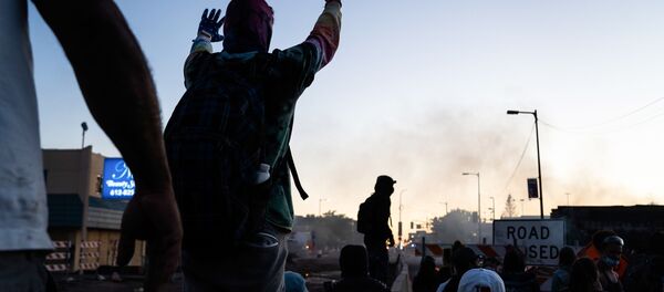 Người biểu tình ở Minneapolis, Hoa Kỳ Người biểu tình ở Minneapolis, Hoa Kỳ - Sputnik Việt Nam