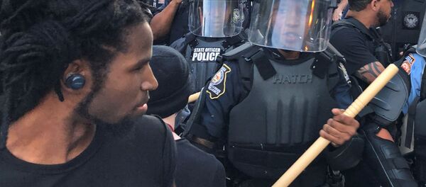 Cảnh sát tại Trung tâm CNN Atlanta trong các cuộc biểu tình Cảnh sát tại Trung tâm CNN Atlanta trong các cuộc biểu tình - Sputnik Việt Nam