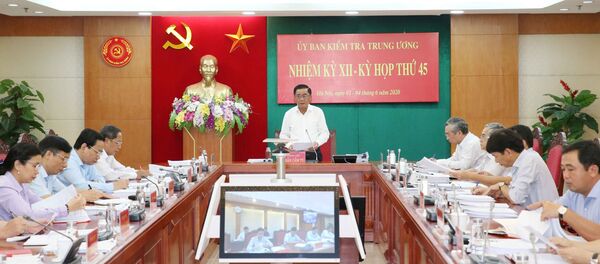 Đồng chí Trần Cẩm Tú, Bí thư Trung ương Đảng, Chủ nhiệm Uỷ ban Kiểm tra Trung ương chủ trì Kỳ họp.  - Sputnik Việt Nam