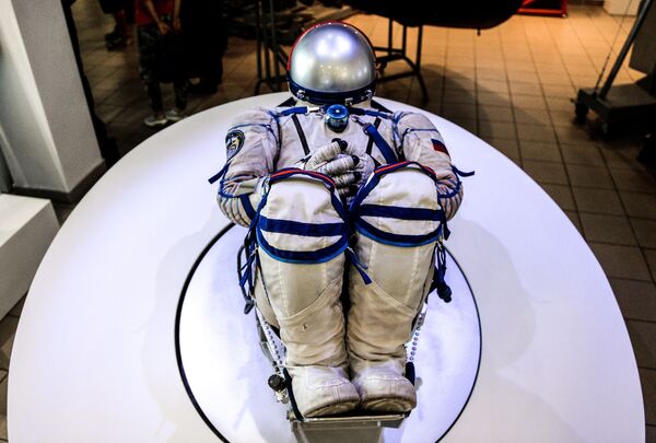 Chuyên gia Mỹ so sánh bộ đồ không gian SpaceX với Sokol của Nga - Sputnik Việt Nam