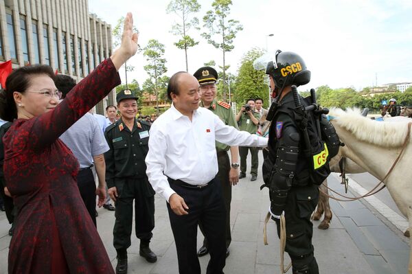 Lần đầu tiên Việt Nam có Cảnh sát Cơ động Kỵ binh: Rất đặc biệt Lần đầu tiên Việt Nam có Cảnh sát Cơ động Kỵ binh: Rất đặc biệt - Sputnik Việt Nam