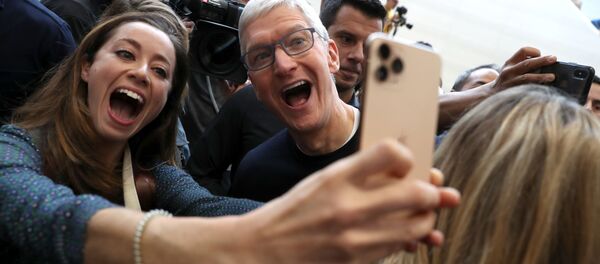 CEO Tim Cook của Apple về selfie nhóm - Sputnik Việt Nam