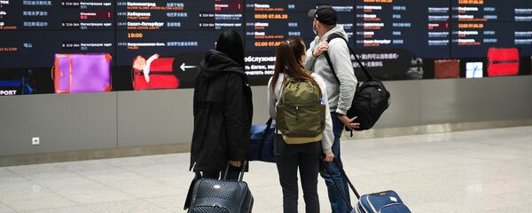 Người dân tại sân bay Sheremetyevo ở Moscow - Sputnik Việt Nam