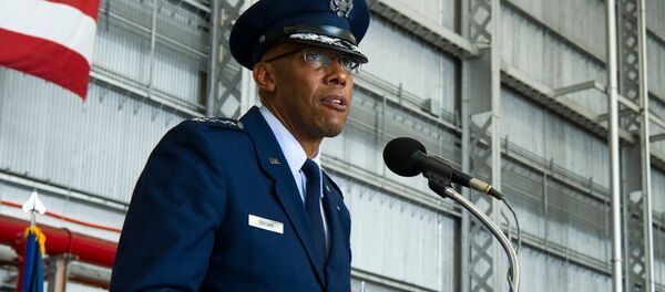 Tham mưu trưởng Không quân Hoa Kỳ Charles Brown - Sputnik Việt Nam