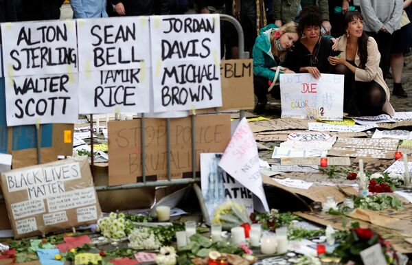 Mỹ chống lại những người hùng của nó. Tại sao ở đó họ muốn thoát khỏi cảnh sát? Mỹ chống lại những người hùng của nó. Tại sao ở đó họ muốn thoát khỏi cảnh sát? - Sputnik Việt Nam