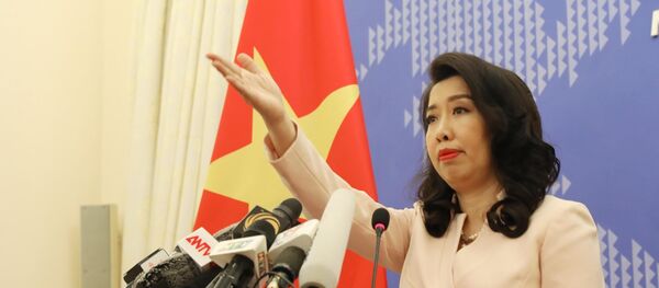 Người phát ngôn Bộ Ngoại giao Lê Thị Thu Hằng mời phóng viên đặt câu hỏi. - Sputnik Việt Nam