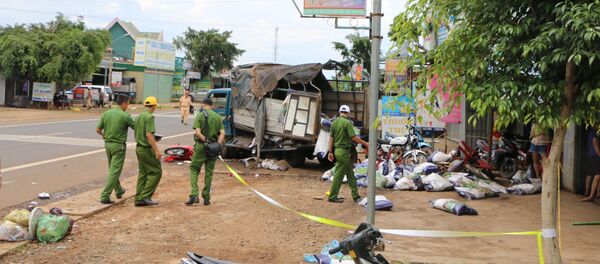 Cơ quan công an khám nghiệm hiện trường, điều tra làm rõ nguyên nhân vụ tai nạn Cơ quan công an khám nghiệm hiện trường, điều tra làm rõ nguyên nhân vụ tai nạn - Sputnik Việt Nam