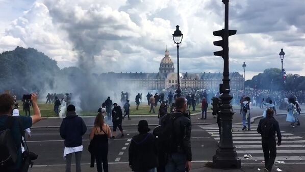 Bạo loạn ở Paris trong cuộc biểu tình phản đối của các nhân viên ngành y - Sputnik Việt Nam