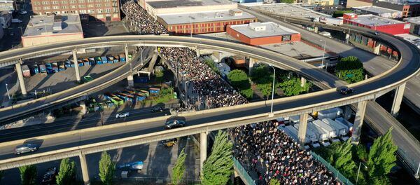 Người biểu tình ở Portland, bang Oregon, Hoa Kỳ  - Sputnik Việt Nam