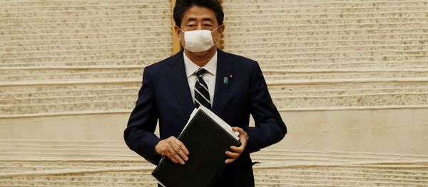 Thủ tướng Nhật Bản Shinzo Abe sau cuộc họp báo - Sputnik Việt Nam