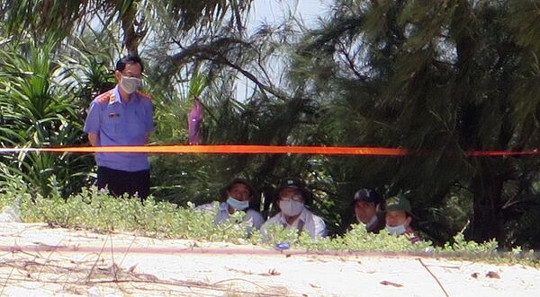 Phú Yên: Tìm thấy thi thể bé gái 13 tuổi sau hơn 3 ngày mất tích Phú Yên: Tìm thấy thi thể bé gái 13 tuổi sau hơn 3 ngày mất tích - Sputnik Việt Nam