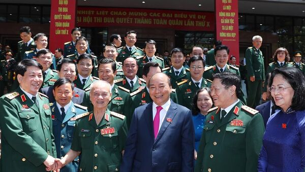 Thủ tướng Nguyễn Xuân Phúc, Phó Chủ tịch nước Đặng Thị Ngọc Thịnh với các đại biểu. - Sputnik Việt Nam