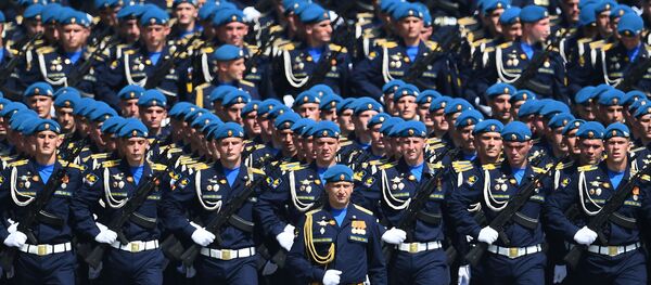 Cuộc tổng duyệt đã hoàn tất tại Moskva, thủ đô Nga được trang hoàng lộng lẫy với các biểu ngữ đón mừng ngày Chiến thắng lần thứ 75 - Sputnik Việt Nam