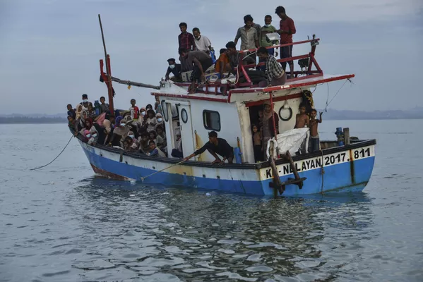 Chiếc thuyền với những người thuộc bộ lạc Rohingya ngoài khơi Indonesia Chiếc thuyền với những người thuộc bộ lạc Rohingya ngoài khơi Indonesia - Sputnik Việt Nam