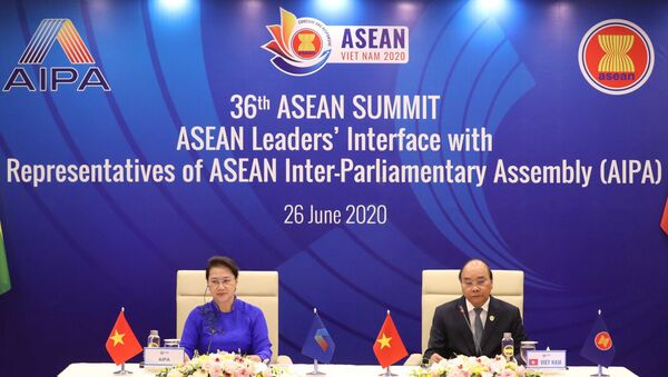 Thủ tướng Nguyễn Xuân Phúc, Chủ tịch ASEAN 2020 và Chủ tịch Quốc hội Nguyễn Thị Kim Ngân, Chủ tịch Hội đồng Liên Nghị viện ASEAN (AIPA) lần thứ 41 chủ trì Đối thoại giữa các Nhà lãnh đạo ASEAN và AIPA. - Sputnik Việt Nam