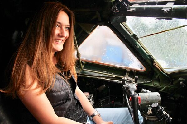 Thú chơi độc đáo: Cô gái Nga phục chế máy bay phản lực chở khách đầu tiên của Liên Xô Thú chơi độc đáo: Cô gái Nga phục chế máy bay phản lực chở khách đầu tiên của Liên Xô - Sputnik Việt Nam