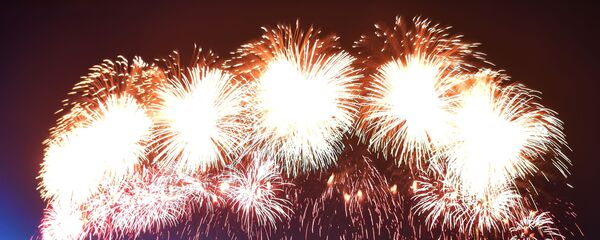 Pháo hoa ở Matxcơva kỷ niệm 75 năm Chiến thắng. - Sputnik Việt Nam