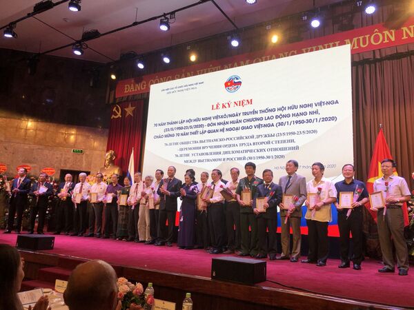 Hà Nội long trọng kỷ niệm 70 năm thành lập Hội hữu nghị Việt-Nga Hà Nội long trọng kỷ niệm 70 năm thành lập Hội hữu nghị Việt-Nga - Sputnik Việt Nam