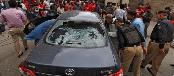 Cảnh sát nơi xảy ra vụ tấn công nhăm vào sàn giao dịch ở Pakistan. - Sputnik Việt Nam